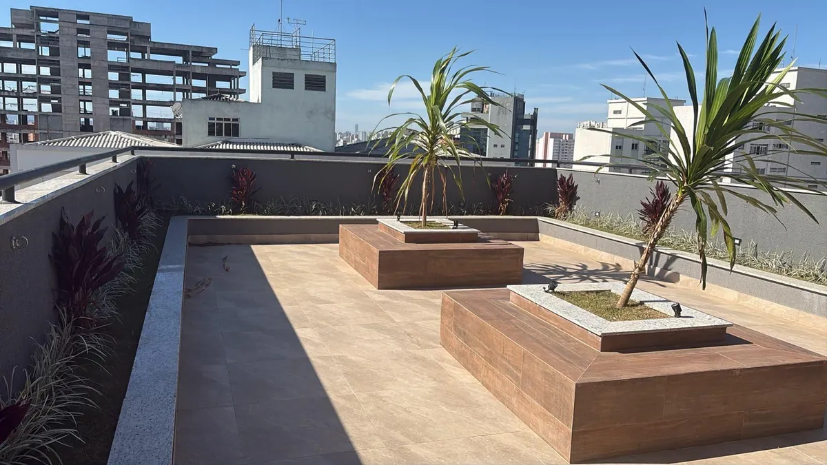 Vista do skyline de São Paulo a partir de rooftop na Aclimação